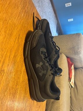 Under Armour Men's All-Black Athletic Trainer